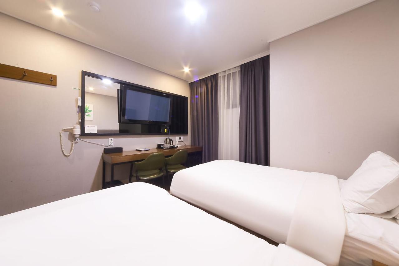 The Bs Hotel Busan Station Exterior photo