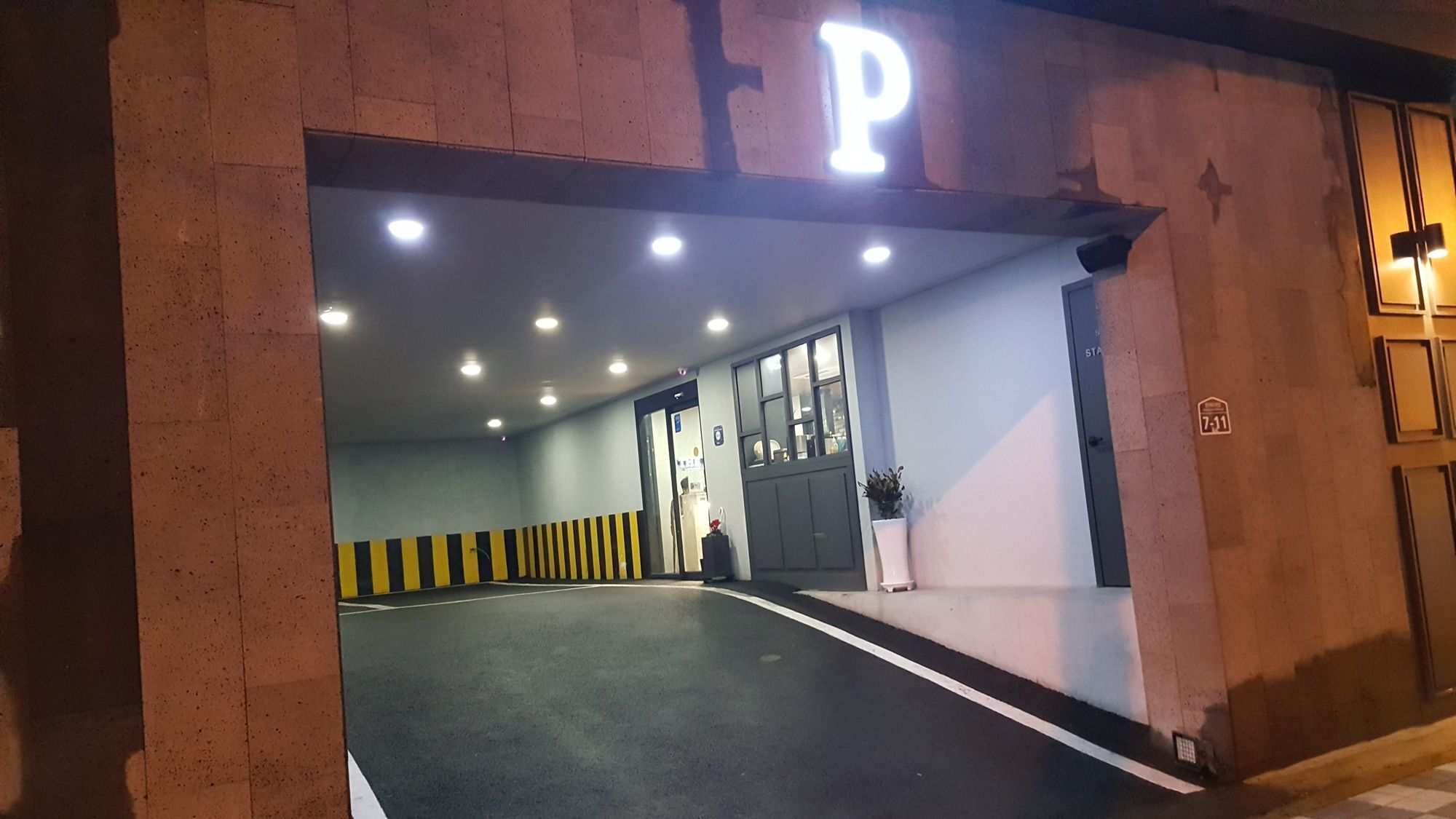 The Bs Hotel Busan Station Exterior photo